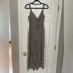 All in Favor flowered jumpsuit - size small. Great condition!